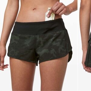 Lululemon Speed Up Short 2.5” athletic shorts size 6 Incognito Camo Green Black